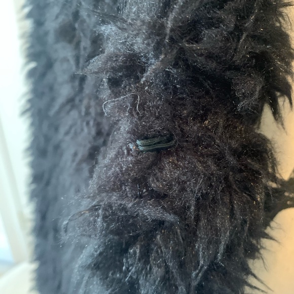 Black furry vest - Picture 4 of 13